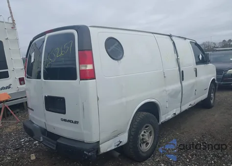 2005 Chevrolet Express z USA, uszkodzony, nr VIN 1GCHG35V951120353